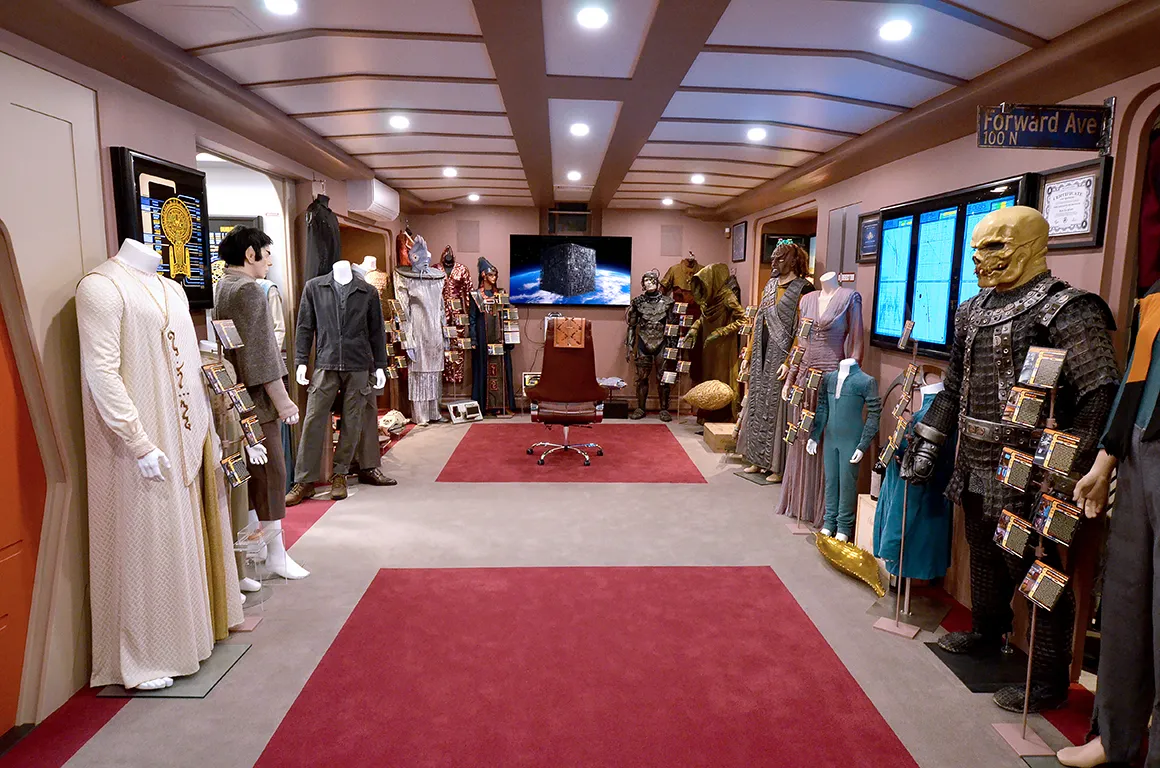 display-enterprise-D-bridge-b