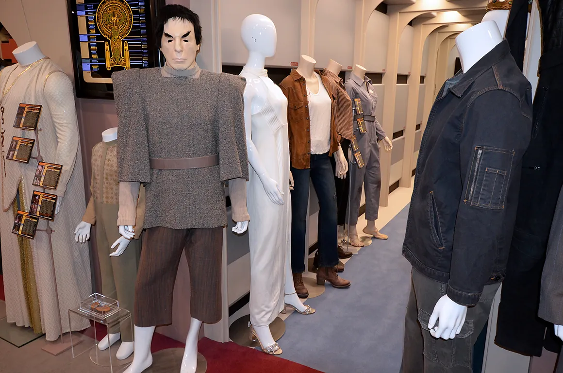 display-enterprise-d-corridor-h1