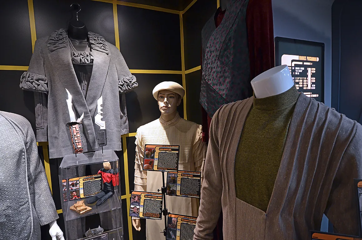 display-enterprise-d-holodeck-e