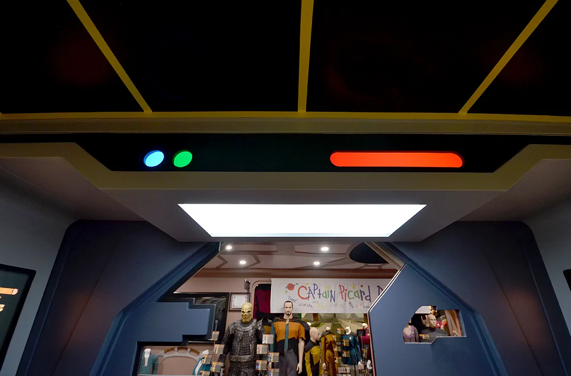 display-enterprise-d-holodeck-f