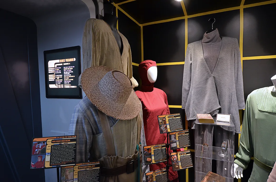 display-enterprise-d-holodeck-i