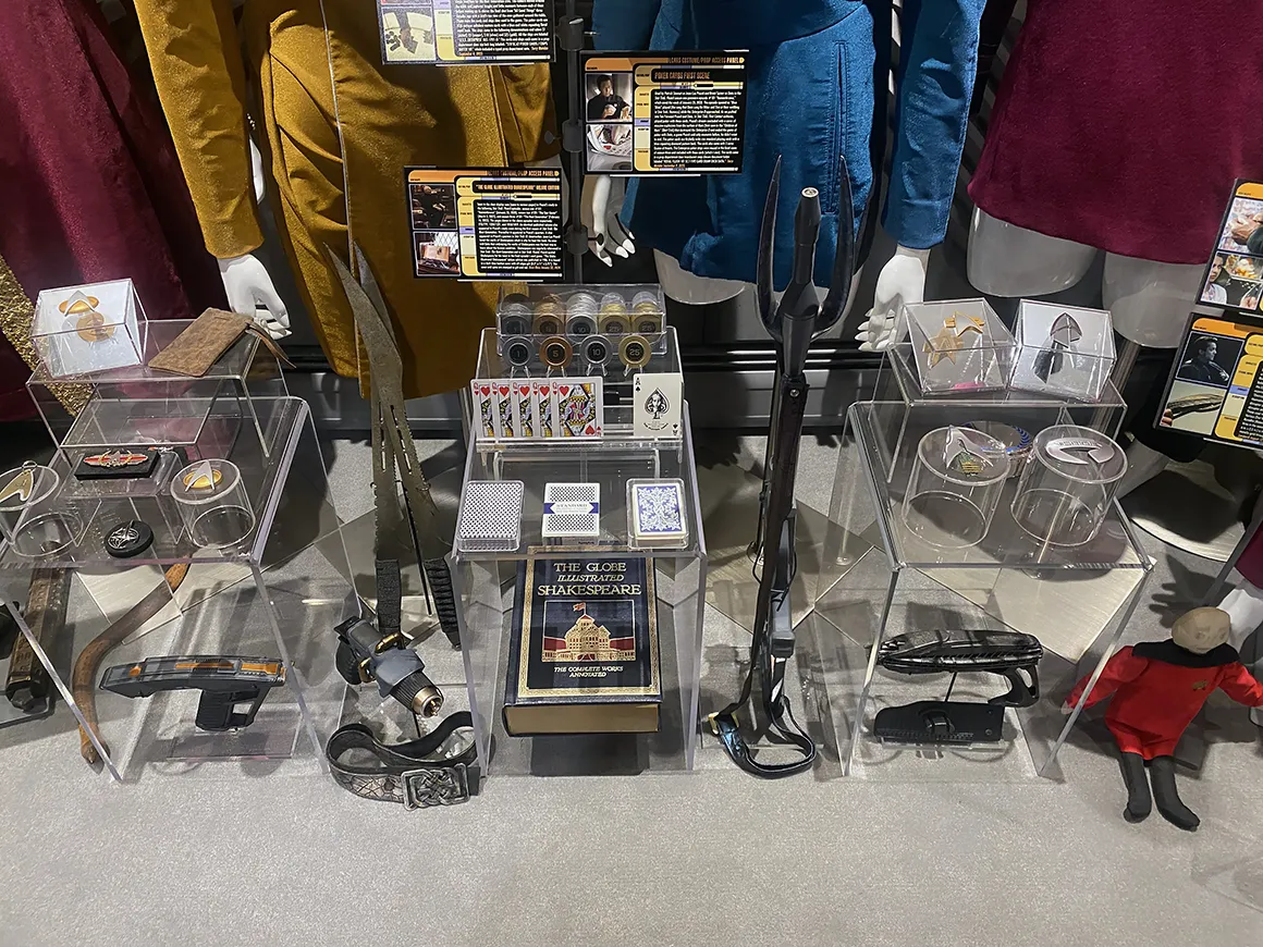 display-enterprise-d-ten-forward-b