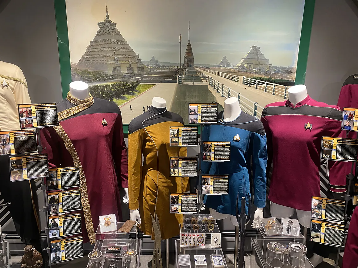 display-enterprise-d-ten-forward-c