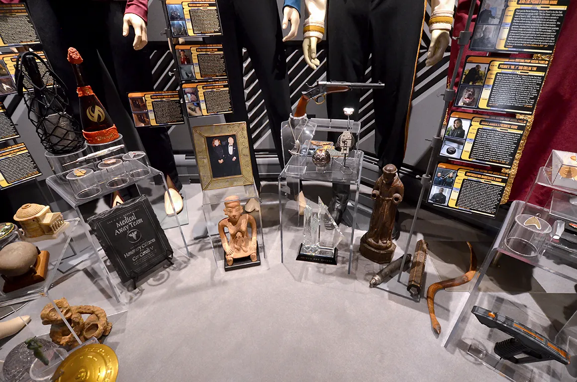 display-enterprise-d-ten-forward-d