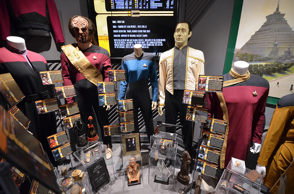 display-enterprise-d-ten-forward-e