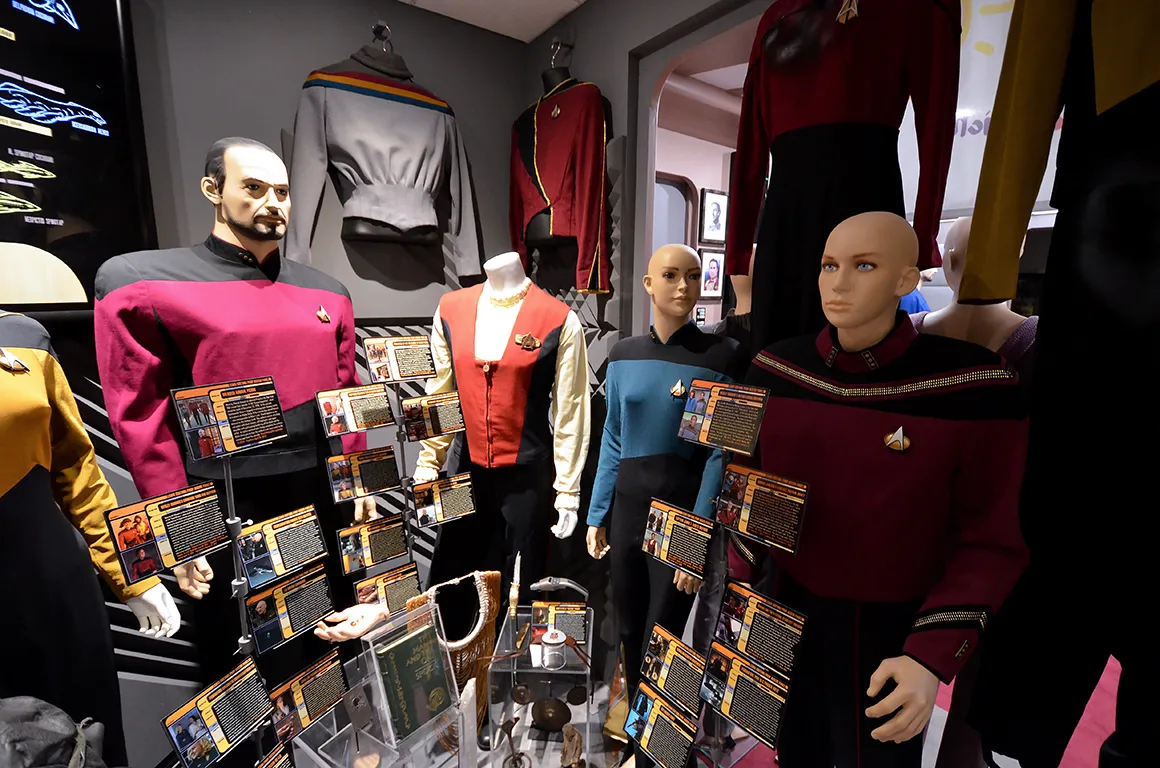 display-enterprise-d-ten-forward-k