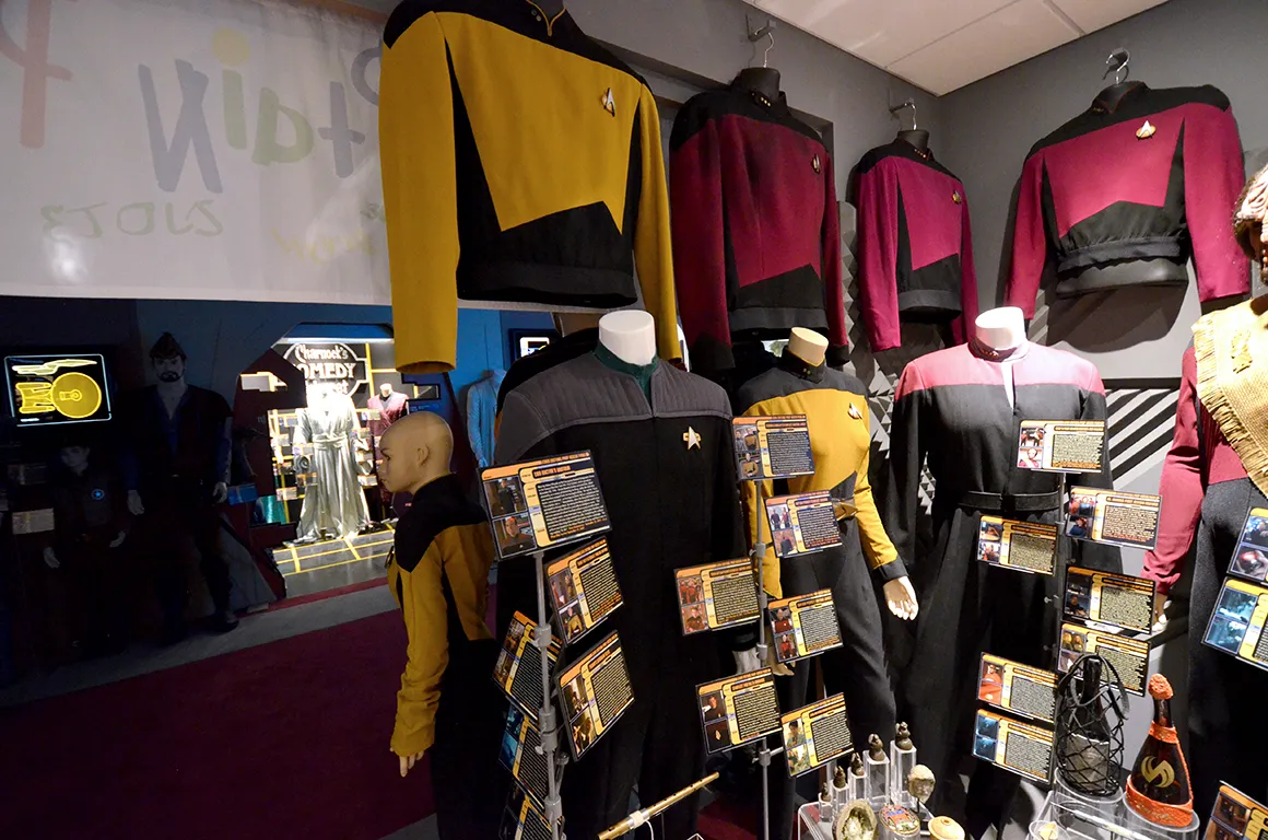 display-enterprise-d-ten-forward-m