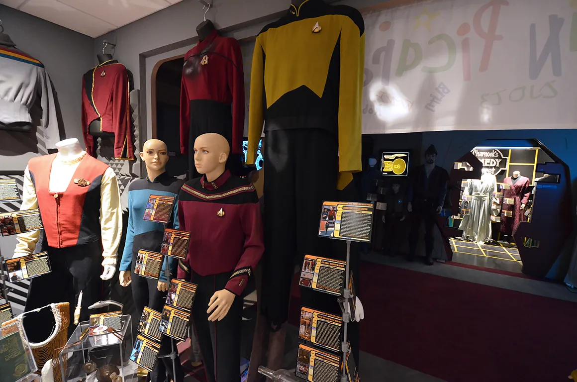 display-enterprise-d-ten-forward-o