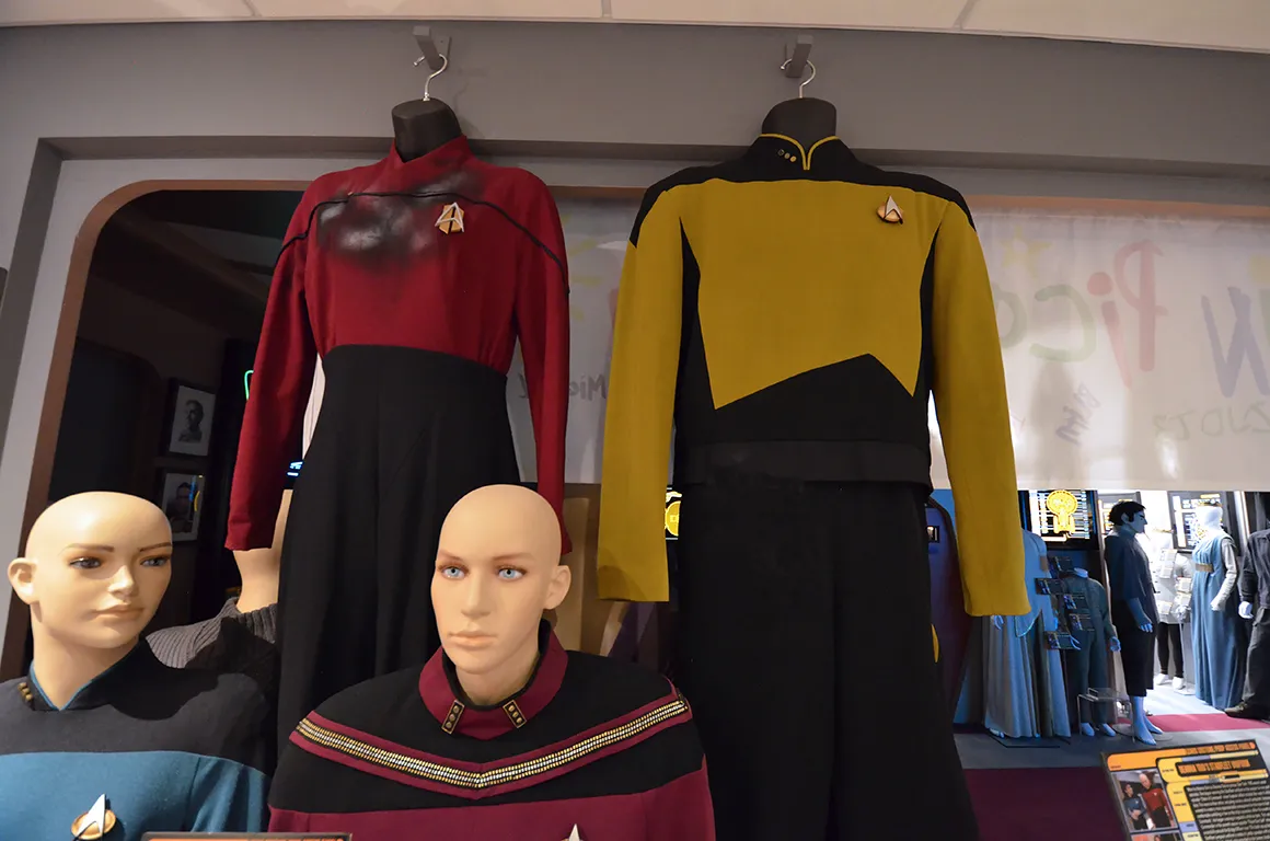 display-enterprise-d-ten-forward-q