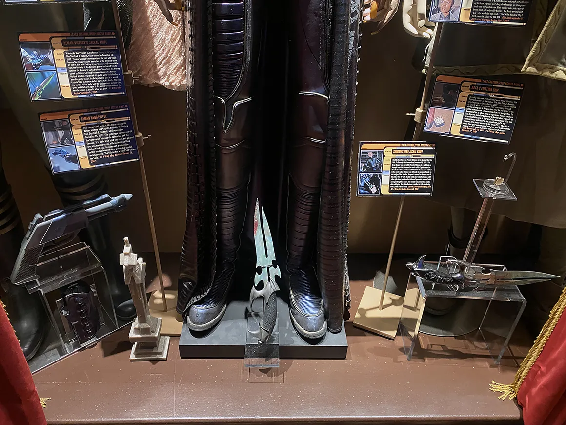 display-theater-bay-8c