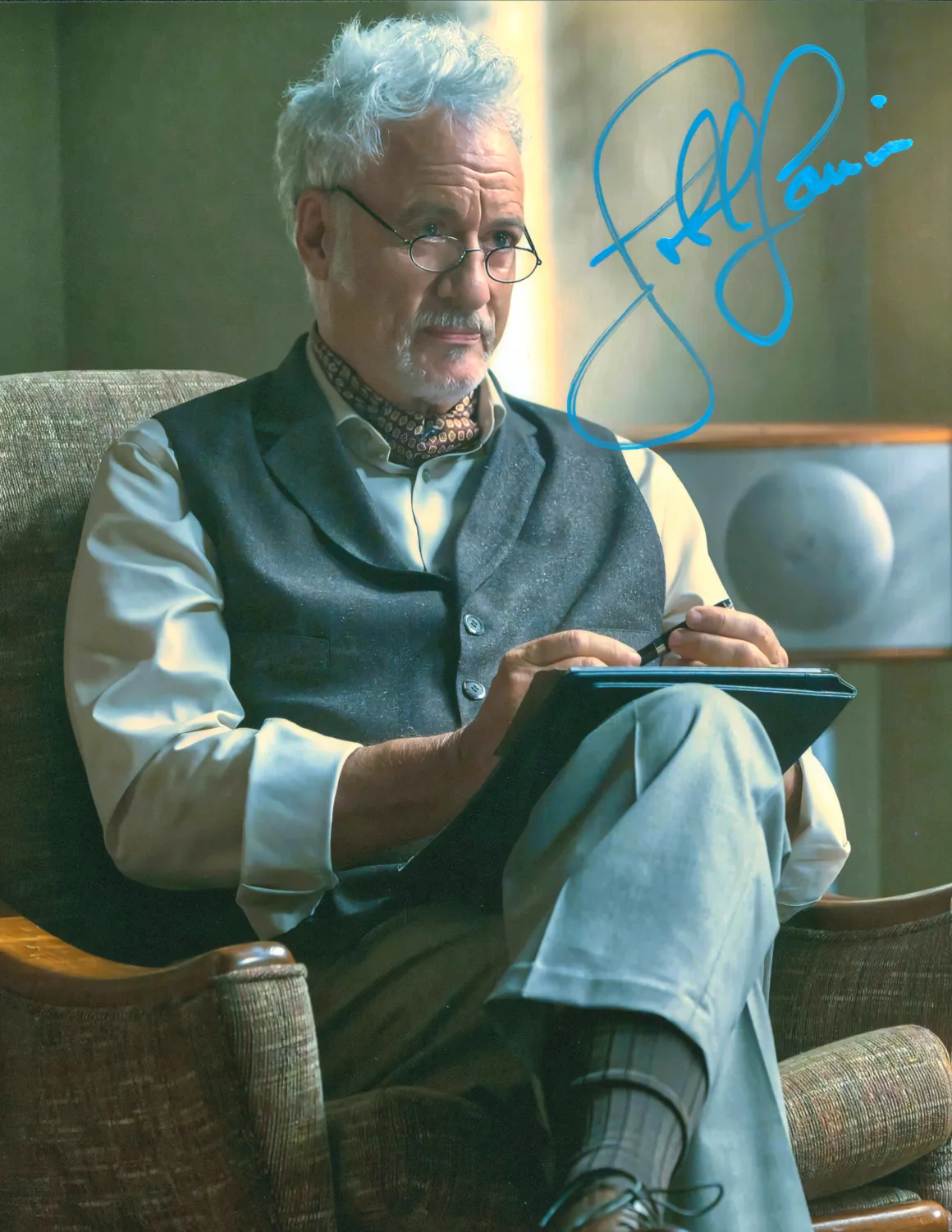 gallery-8-x-10-q-psychiatrist-costume-2