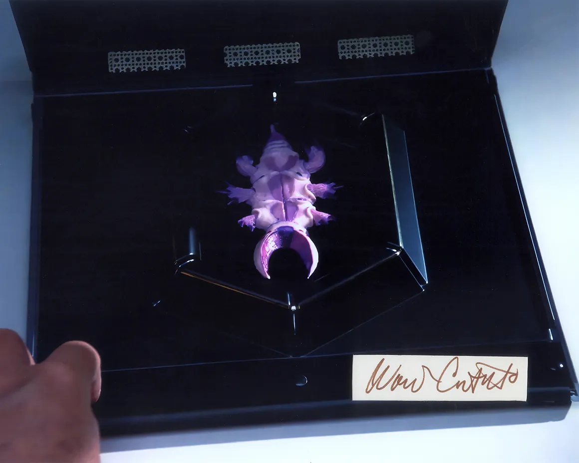 gallery-alien-parasite-and-case-admiral-quinn