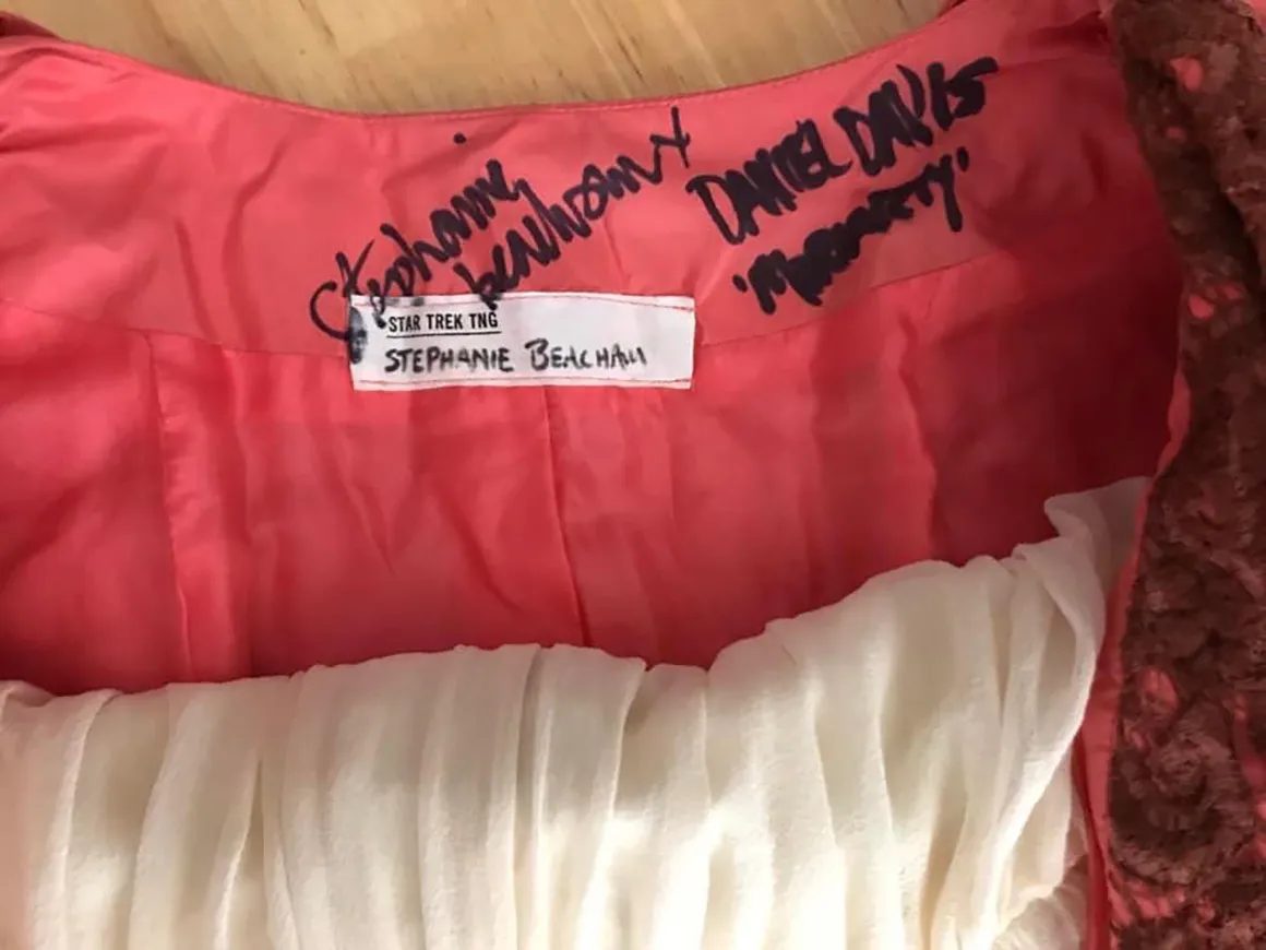 gallery-countess-dress-display2