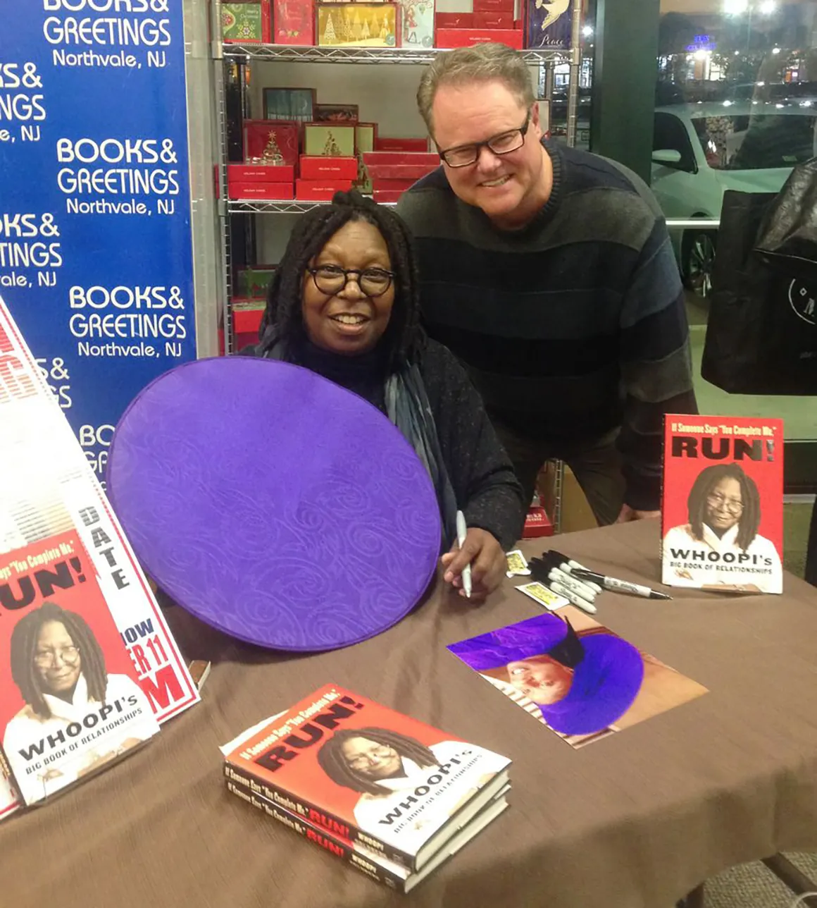 gallery-photo-signing-whoppi