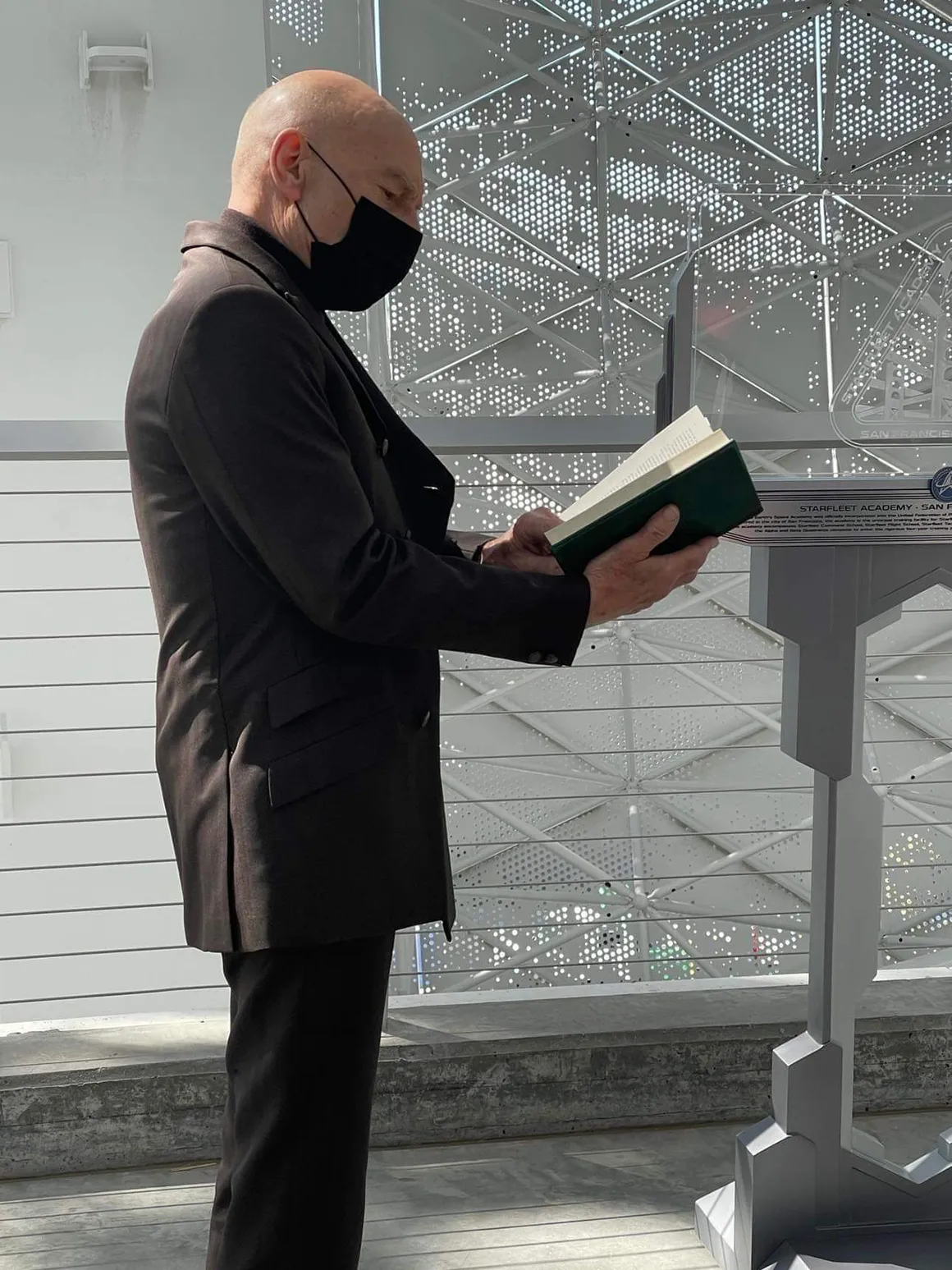 gallery-picard-spock-book-set-photo-2