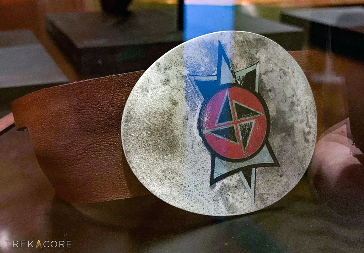 gallery-romulan-armband-prop-dept-photo