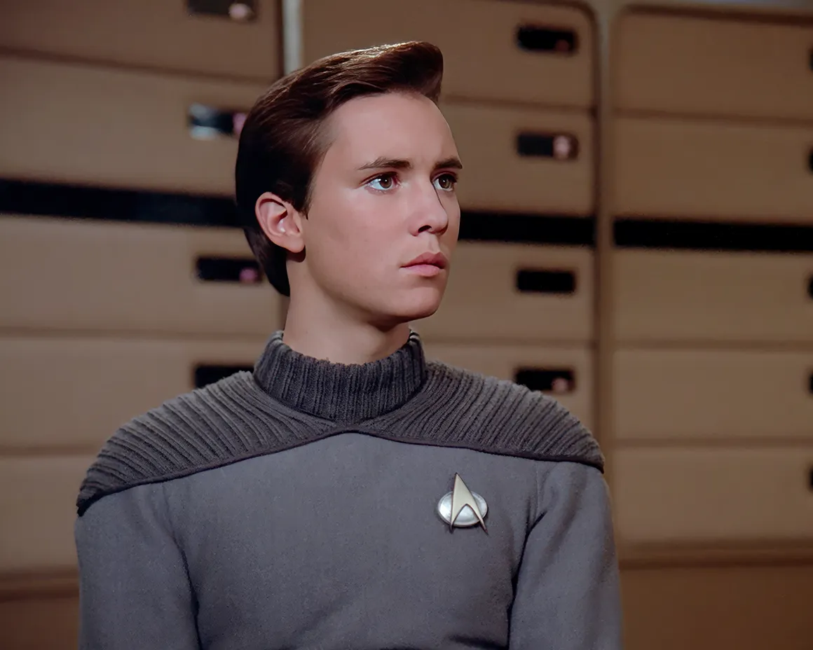 gallery-wesley-combadge-off-gold