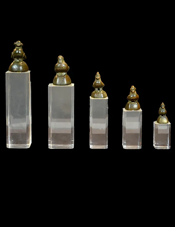 main-01-5-chicken-on-petestals