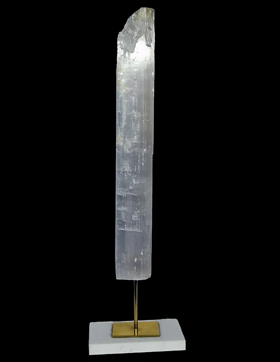 main-05-crystal-on-stand